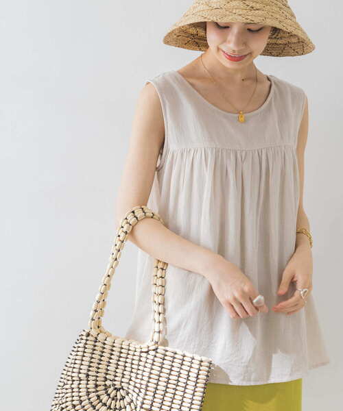 URBAN RESEARCH(アーバンリサーチ)の「楊柳ギャザーノースリーブブラウス(Tシャツ/カットソー・レディース・ブラック/オレンジ/アイボリー・FREE)」の2枚目の写真