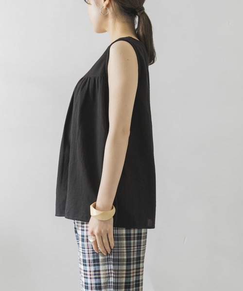 URBAN RESEARCH(アーバンリサーチ)の「楊柳ギャザーノースリーブブラウス(Tシャツ/カットソー・レディース・ブラック/オレンジ/アイボリー・FREE)」の13枚目の写真