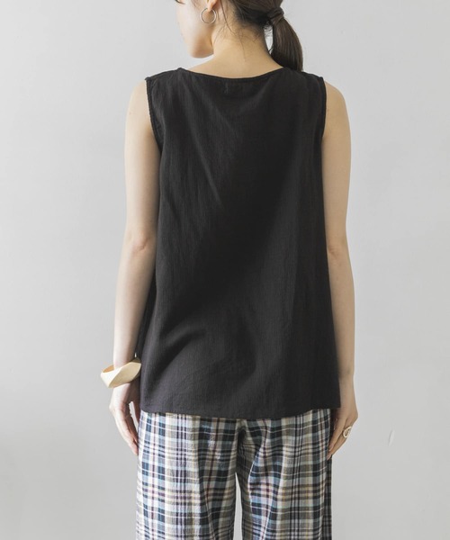 URBAN RESEARCH(アーバンリサーチ)の「楊柳ギャザーノースリーブブラウス(Tシャツ/カットソー・レディース・ブラック/オレンジ/アイボリー・FREE)」の12枚目の写真