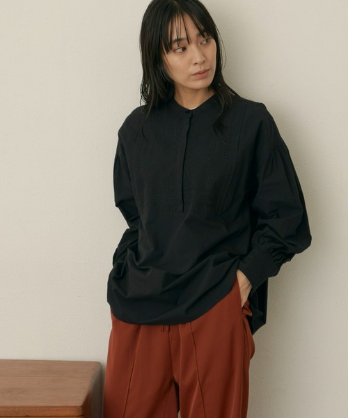 Auntie Rosa Holiday(アンティローザホリデー)の「スクエア刺繍ブラウス(シャツ/ブラウス・レディース・ブラック/ブルー/グリーン・FREE)」の2枚目の写真