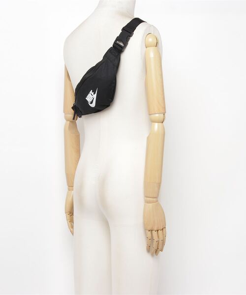 NIKE（ナイキ）の「NIKE Heritage Waistpack DB0488-010（ショルダーバッグ・メンズ・ブラック・ONE SIZE）」の9枚目の写真