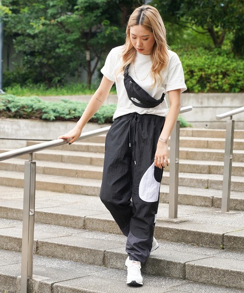 NIKE（ナイキ）の「NIKE Heritage Waistpack DB0488-010（ショルダーバッグ・メンズ・ブラック・ONE SIZE）」の10枚目の写真