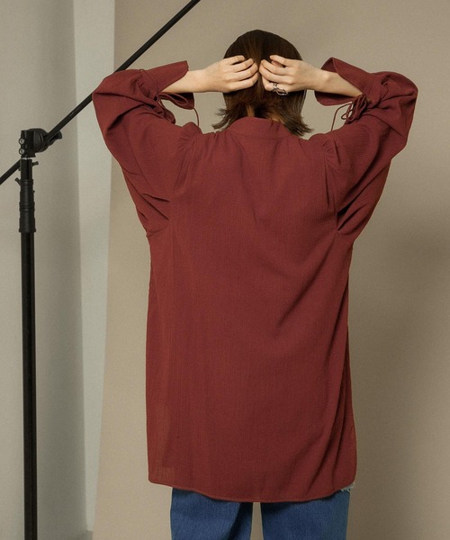 KBF（ケイビーエフ）の「スタンドネックボリュームスリーブシャツ（シャツ/ブラウス・レディース・ブラック/アイボリー/ボルドー・ONE）」の21枚目の写真