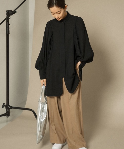 KBF（ケイビーエフ）の「スタンドネックボリュームスリーブシャツ（シャツ/ブラウス・レディース・ブラック/アイボリー/ボルドー・ONE）」の5枚目の写真