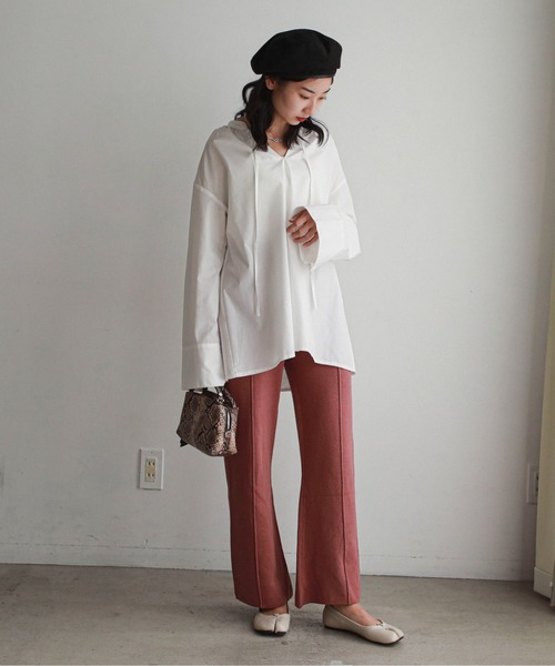 feepur（フェピュール）の「ネックギャザースキッパーブラウス（シャツ/ブラウス・レディース・ブラック/ブルー/ブラウン/オフホワイト・MEDIUM）」の13枚目の写真