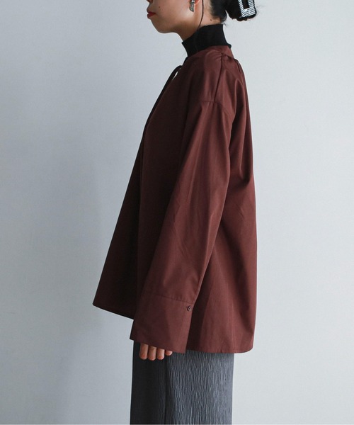 feepur（フェピュール）の「ネックギャザースキッパーブラウス（シャツ/ブラウス・レディース・ブラック/ブルー/ブラウン/オフホワイト・MEDIUM）」の21枚目の写真