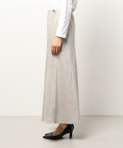 Lugnoncure（ルノンキュール）の「微光沢ナロースカート（スカート・レディース・グレー/ブルー/チャコール・MEDIUM/LARGE）」の4枚目の写真