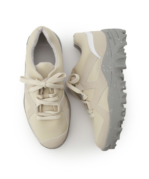 emmi（エミ）の「【emmi original】Vibramソールスニーカー（スニーカー・レディース・ライトベージュ・23.5cm/24.5cm/25.5cm）」の3枚目の写真