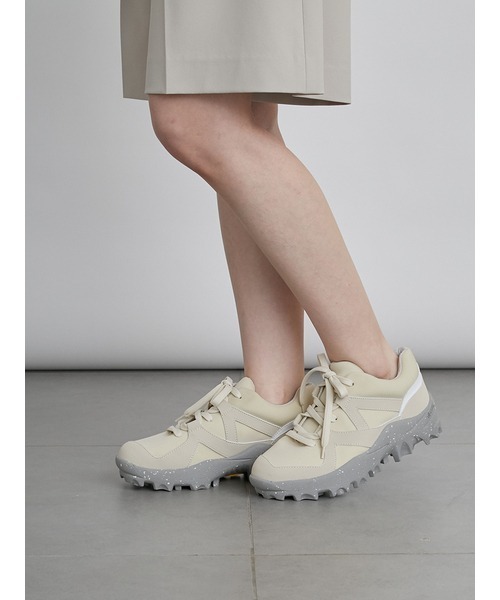 emmi（エミ）の「【emmi original】Vibramソールスニーカー（スニーカー・レディース・ライトベージュ・23.5cm/24.5cm/25.5cm）」の4枚目の写真