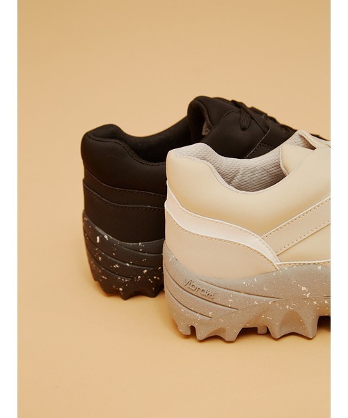 emmi（エミ）の「【emmi original】Vibramソールスニーカー（スニーカー・レディース・ライトベージュ・23.5cm/24.5cm/25.5cm）」の11枚目の写真