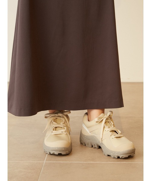 emmi（エミ）の「【emmi original】Vibramソールスニーカー（スニーカー・レディース・ライトベージュ・23.5cm/24.5cm/25.5cm）」の8枚目の写真