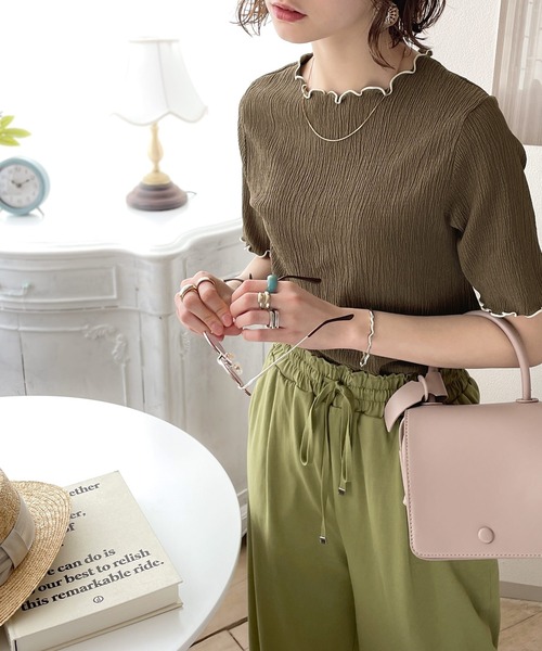 classicalelf(クラシカルエルフ)の「夏に大活躍!胸きゅん、褒められトップス。配色メロウ5分袖シャーリングトップス(Tシャツ/カットソー・レディース・ブラック/パープル/ピンク/ブルー/グリーン/アイボリー/モカ/グレイッシュベージュ・SMALL/MEDIUM/LARGE/X-LARGE)」の16枚目の写真