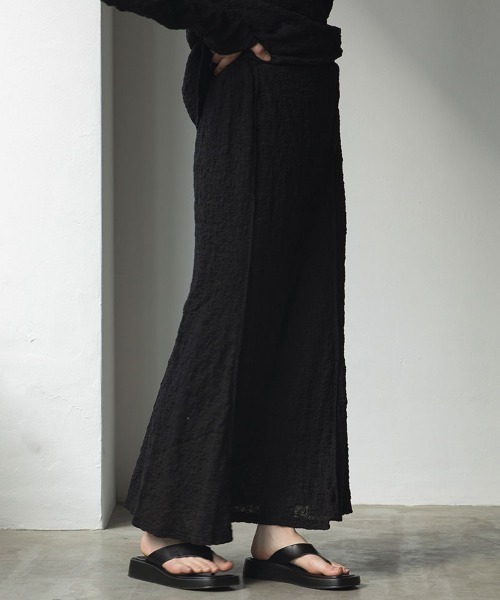 marjour（マージュール）の「CREPE LONG SKIRT（スカート・レディース・ブラック/オフホワイト・M）」の2枚目の写真