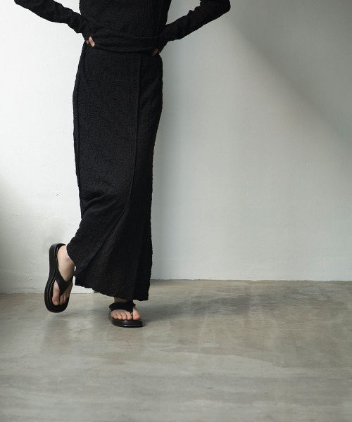 marjour（マージュール）の「CREPE LONG SKIRT（スカート・レディース・ブラック/オフホワイト・M）」の18枚目の写真