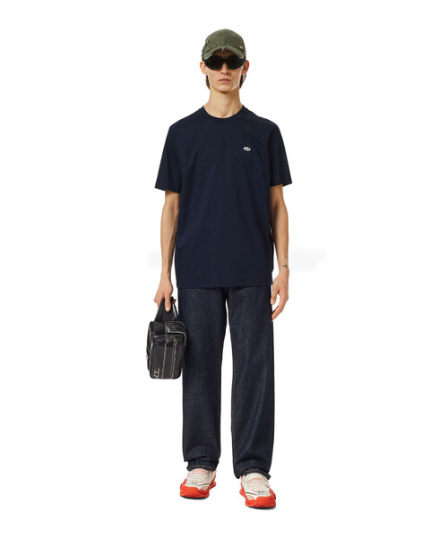 DIESEL(ディーゼル)の「メンズ Tシャツ ワンポイント サステナブル(Tシャツ/カットソー・メンズ・ホワイト/ネイビー/ブラック・MEDIUM/LARGE/X-LARGE/XX-LARGE/X-SMALL/XXX-LARGE/SMALL)」の17枚目の写真