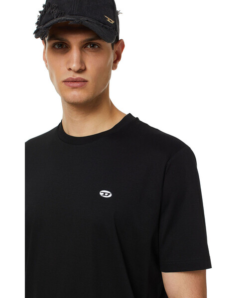 DIESEL(ディーゼル)の「メンズ Tシャツ ワンポイント サステナブル(Tシャツ/カットソー・メンズ・ホワイト/ネイビー/ブラック・MEDIUM/LARGE/X-LARGE/XX-LARGE/X-SMALL/XXX-LARGE/SMALL)」の13枚目の写真