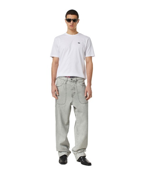 DIESEL(ディーゼル)の「メンズ Tシャツ ワンポイント サステナブル(Tシャツ/カットソー・メンズ・ホワイト/ネイビー/ブラック・MEDIUM/LARGE/X-LARGE/XX-LARGE/X-SMALL/XXX-LARGE/SMALL)」の5枚目の写真