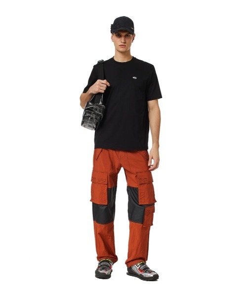 DIESEL(ディーゼル)の「メンズ Tシャツ ワンポイント サステナブル(Tシャツ/カットソー・メンズ・ホワイト/ネイビー/ブラック・MEDIUM/LARGE/X-LARGE/XX-LARGE/X-SMALL/XXX-LARGE/SMALL)」の7枚目の写真
