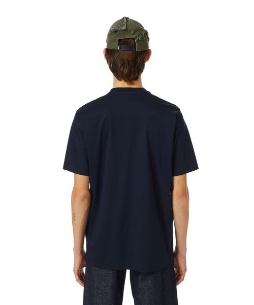 DIESEL(ディーゼル)の「メンズ Tシャツ ワンポイント サステナブル(Tシャツ/カットソー・メンズ・ホワイト/ネイビー/ブラック・MEDIUM/LARGE/X-LARGE/XX-LARGE/X-SMALL/XXX-LARGE/SMALL)」の8枚目の写真