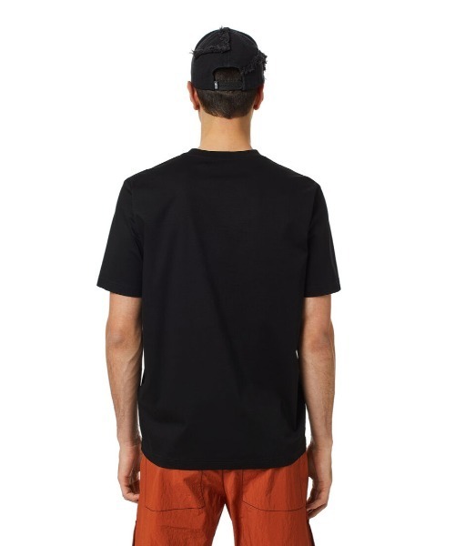 DIESEL(ディーゼル)の「メンズ Tシャツ ワンポイント サステナブル(Tシャツ/カットソー・メンズ・ホワイト/ネイビー/ブラック・MEDIUM/LARGE/X-LARGE/XX-LARGE/X-SMALL/XXX-LARGE/SMALL)」の6枚目の写真