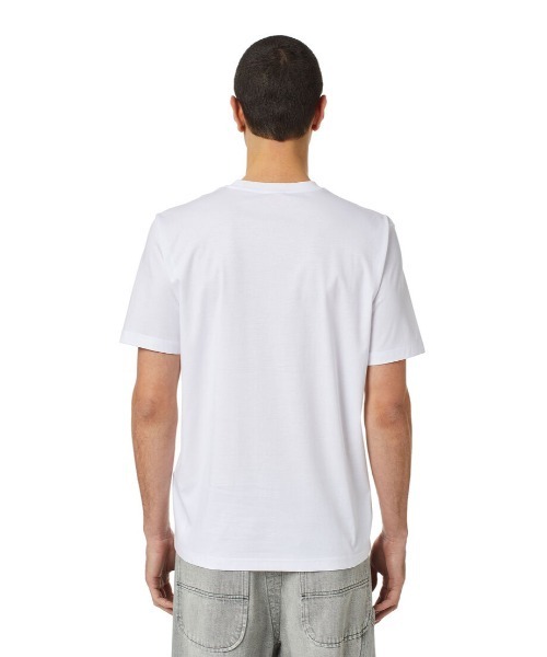 DIESEL(ディーゼル)の「メンズ Tシャツ ワンポイント サステナブル(Tシャツ/カットソー・メンズ・ホワイト/ネイビー/ブラック・MEDIUM/LARGE/X-LARGE/XX-LARGE/X-SMALL/XXX-LARGE/SMALL)」の4枚目の写真