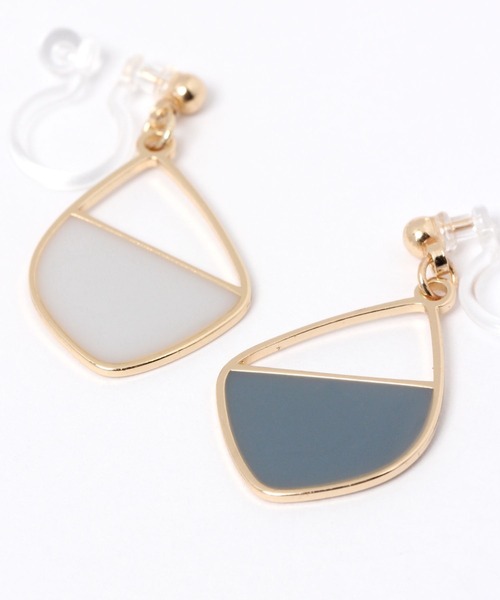 LAKOLE(ラコレ)の「ハーフカラーノンホールピアス / 266322(イヤリング・レディース・ネイビー/グレー・FREE)」の6枚目の写真