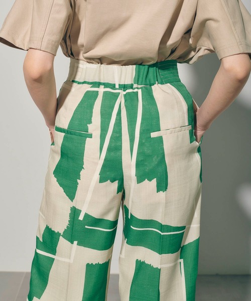 PUBLIC TOKYO（パブリックトウキョウ）の「【セットアップ対応】ジオメトリックニースリットパンツ/ウォッシャブル（その他パンツ・レディース・ブラウン/グリーン・FREE）」の17枚目の写真