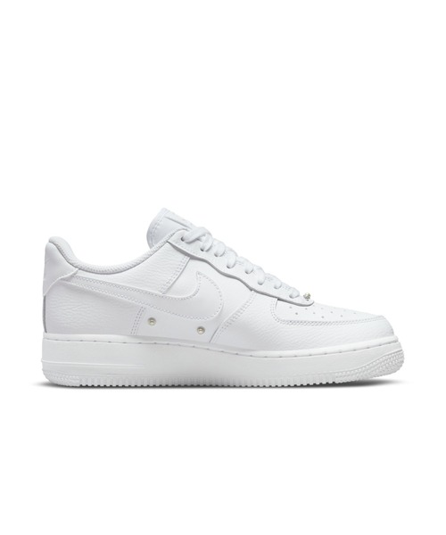 NIKE(ナイキ)の「ナイキ エア フォース 1 '07 SE ウィメンズシューズ / Nike Air Force 1 '07 SE Women's Shoes(スニーカー・レディース・ホワイト・23/24/25/26/27/28/22/29/28.5/25.5/26.5/27.5/22.5/24.5/23.5)」の9枚目の写真