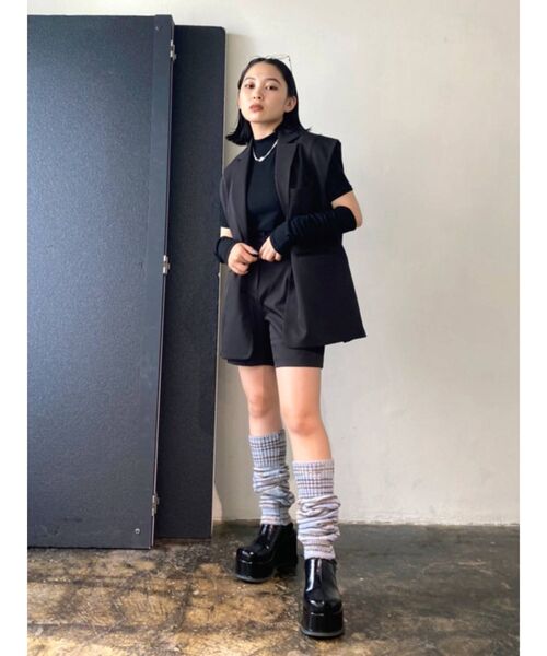 EMODA（エモダ）の「ハイウエストショートパンツ（その他パンツ・レディース・ブラック/ベージュ/ブラウン・SMALL/MEDIUM）」の12枚目の写真