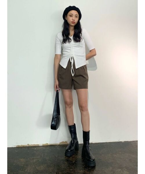 EMODA（エモダ）の「ハイウエストショートパンツ（その他パンツ・レディース・ブラック/ベージュ/ブラウン・SMALL/MEDIUM）」の17枚目の写真