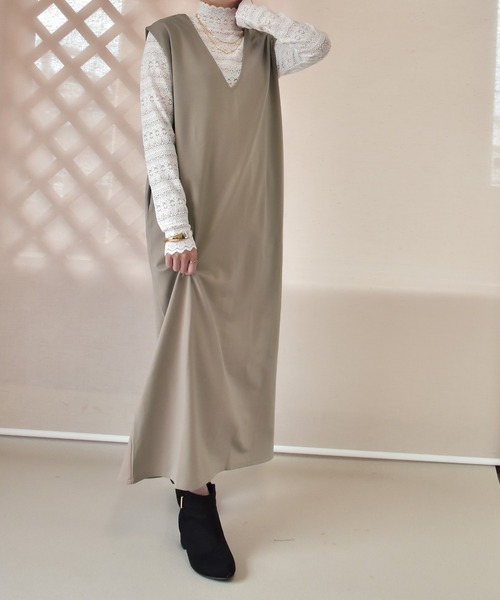 Coo+i(クーイ)の「2wayバックスリットVネックワンピース(ワンピース・レディース・グレー/テラコッタ/ブラック/ネイビー/ベージュ/キャメル/カーキ/モカ・L/M)」の4枚目の写真