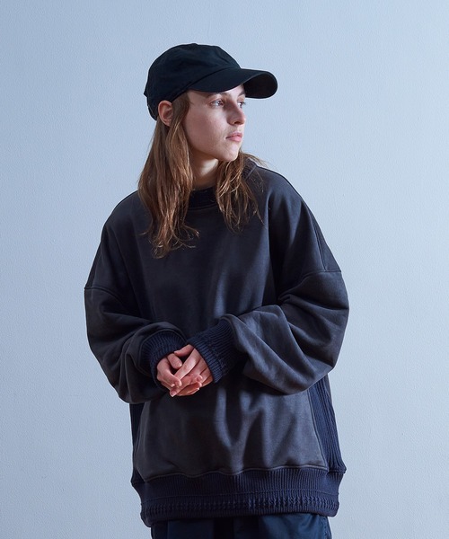 Universal Style Wear(ユニバーサルスタイルウェア)の「Universal Style Wear ライヤー ルーズ クルーネック(スウェット・メンズ・グレー/黄土色系/ブラック/カーキ/ブルーグレー・LARGE/X-LARGE/MEDIUM)」の2枚目の写真