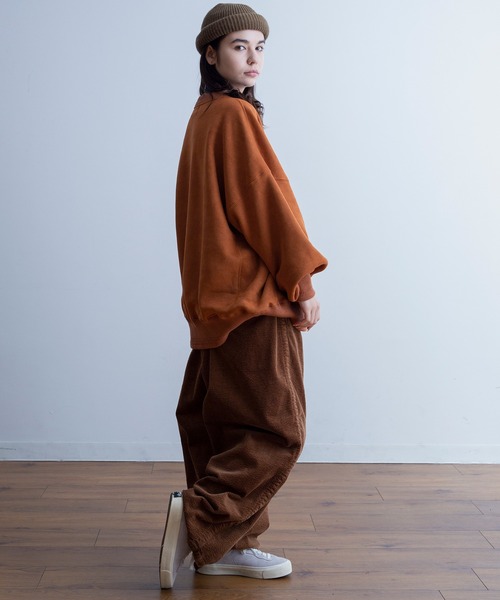 Universal Style Wear(ユニバーサルスタイルウェア)の「Universal Style Wear ライヤー ルーズ クルーネック(スウェット・メンズ・グレー/黄土色系/ブラック/カーキ/ブルーグレー・LARGE/X-LARGE/MEDIUM)」の13枚目の写真