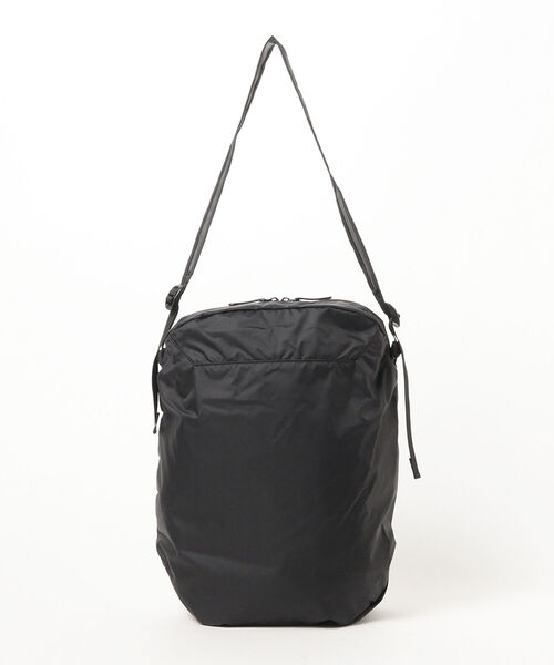 ARC'TERYX(アークテリクス)の「ARC’TERYX / Heliad Tote 12L(トートバッグ・メンズ・ブラック・ONE SIZE)」の3枚目の写真