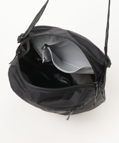 ARC'TERYX(アークテリクス)の「ARC’TERYX / Heliad Tote 12L(トートバッグ・メンズ・ブラック・ONE SIZE)」の8枚目の写真