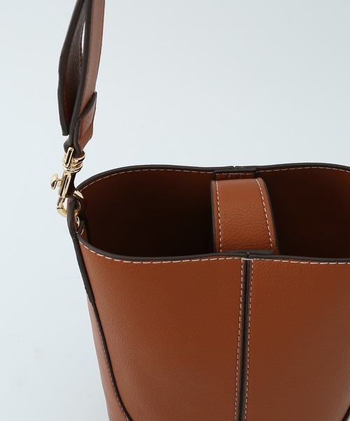 ROPE'（ロペ）の「ポーチ付き/2WAYセンターシームバケットミドルバッグ（ショルダーバッグ・レディース・ブラック/キャメル・FREE）」の10枚目の写真