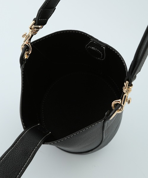 ROPE'（ロペ）の「ポーチ付き/2WAYセンターシームバケットミドルバッグ（ショルダーバッグ・レディース・ブラック/キャメル・FREE）」の11枚目の写真