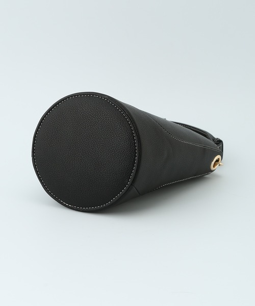 ROPE'（ロペ）の「ポーチ付き/2WAYセンターシームバケットミドルバッグ（ショルダーバッグ・レディース・ブラック/キャメル・FREE）」の12枚目の写真