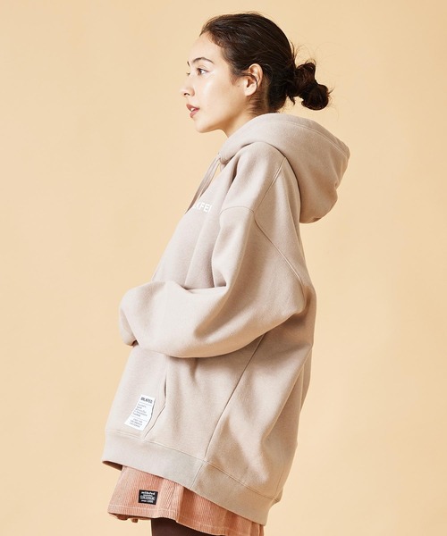 MILKFED.(ミルクフェド)の「BASIC STENCIL BIG SWEAT HOODIE(パーカー・レディース・ベージュ/ブラック/オフホワイト/グリーン/ライトブルー/ライトピンク/ライトグレー/パープル・L/M)」の16枚目の写真