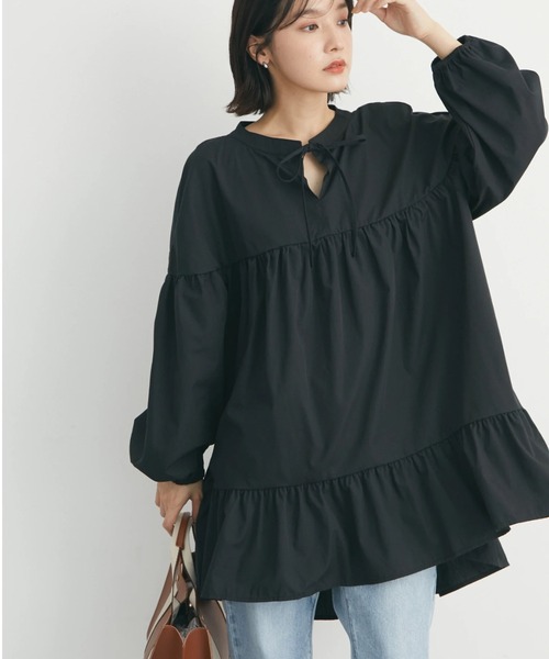 Green　Parks（グリーンパークス）の「前リボン切替ギャザーチュニック（シャツ/ブラウス・レディース・ブラック/オフホワイト・FREE）」の2枚目の写真