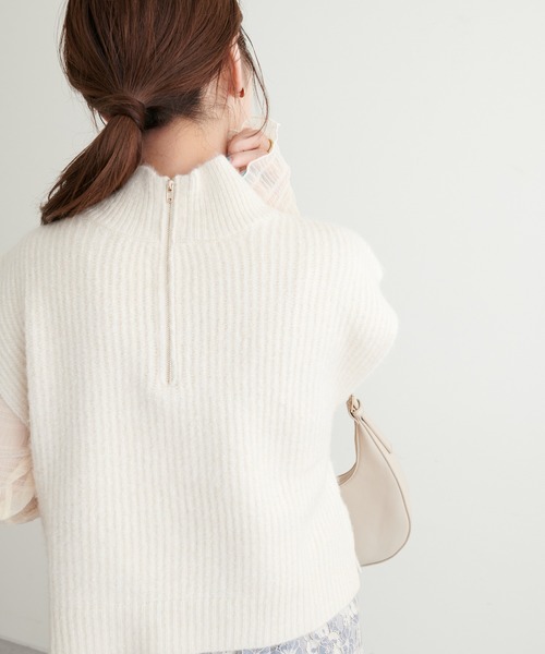 natural couture（ナチュラルクチュール）の「こなれたレイヤードスタイルに◎ハイネックハーフジップニットベスト（ベスト・レディース・ブラック/ベージュ/オフホワイト・FREE）」の17枚目の写真