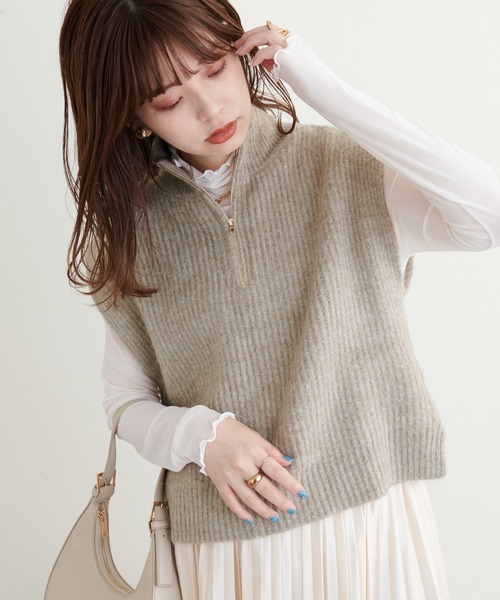 natural couture（ナチュラルクチュール）の「こなれたレイヤードスタイルに◎ハイネックハーフジップニットベスト（ベスト・レディース・ブラック/ベージュ/オフホワイト・FREE）」の7枚目の写真