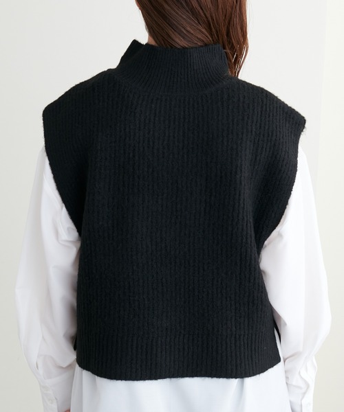 natural couture（ナチュラルクチュール）の「こなれたレイヤードスタイルに◎ハイネックハーフジップニットベスト（ベスト・レディース・ブラック/ベージュ/オフホワイト・FREE）」の16枚目の写真