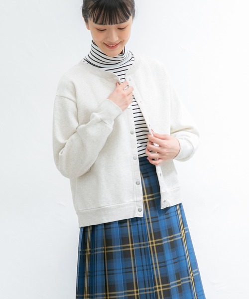 Honeys(ハニーズ)の「ドット釦クルーカーデ(カーディガン/ボレロ・レディース・アイボリー/ブルー/ピンク/ライム/イエロー/ブラック/スミクロ/オートミール/杢グレー・LL/L/M)」の5枚目の写真