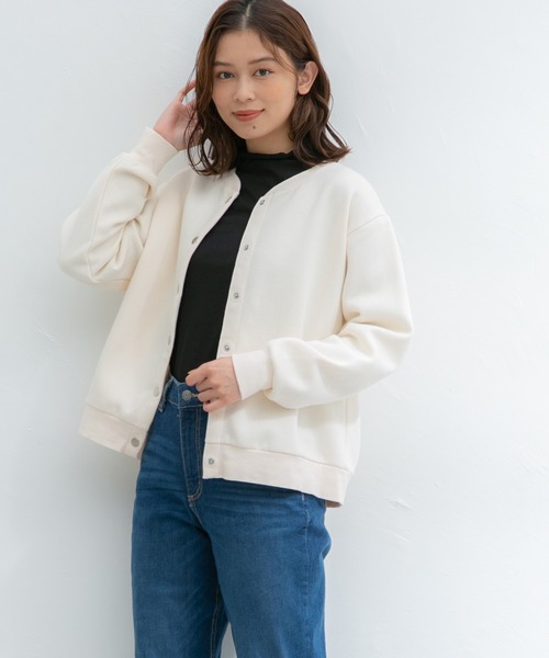 Honeys(ハニーズ)の「ドット釦クルーカーデ(カーディガン/ボレロ・レディース・アイボリー/ブルー/ピンク/ライム/イエロー/ブラック/スミクロ/オートミール/杢グレー・LL/L/M)」の2枚目の写真
