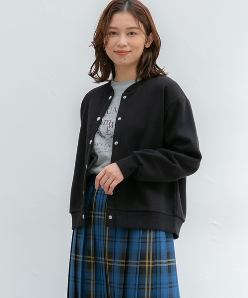 Honeys(ハニーズ)の「ドット釦クルーカーデ(カーディガン/ボレロ・レディース・アイボリー/ブルー/ピンク/ライム/イエロー/ブラック/スミクロ/オートミール/杢グレー・LL/L/M)」の1枚目の写真
