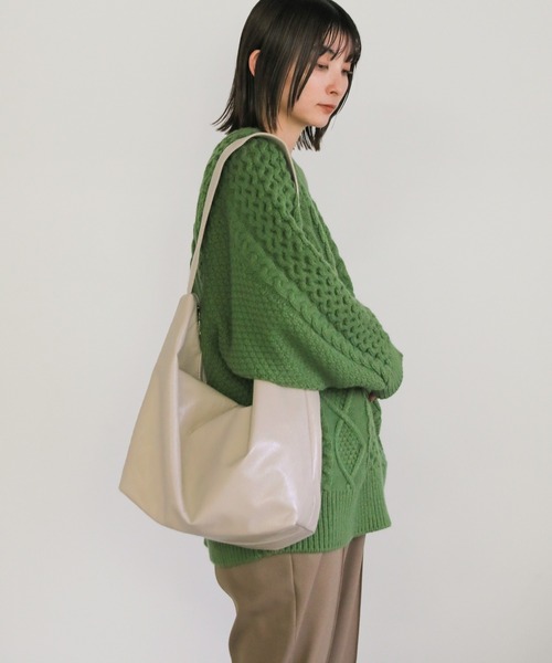 select MOCA(セレクトモカ)の「フェイクレザーショルダーバッグ(ショルダーバッグ・レディース・アイボリー/ブラック/ブラウン・FREE)」の7枚目の写真