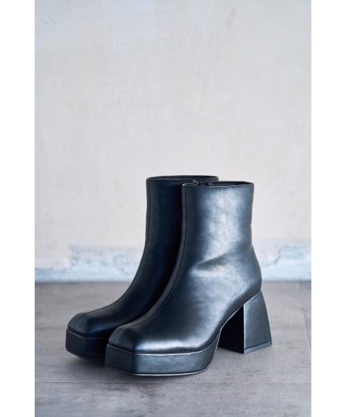 AZUL by moussy(アズールバイマウジー)の「THICK HEEL BOOTS/シックヒールブーツ(ブーツ・レディース・ブラック/ライトベージュ・SMALL/MEDIUM/LARGE)」の2枚目の写真