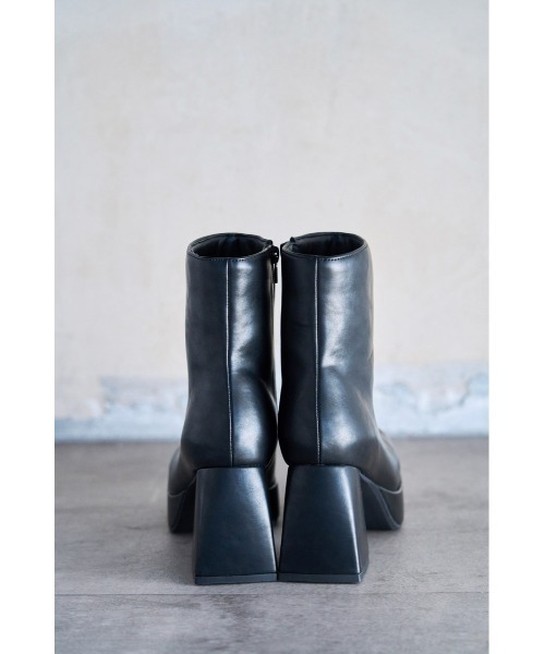 AZUL by moussy(アズールバイマウジー)の「THICK HEEL BOOTS/シックヒールブーツ(ブーツ・レディース・ブラック/ライトベージュ・SMALL/MEDIUM/LARGE)」の4枚目の写真