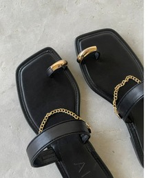 AIC. | チェーンデザイントングフラットサンダル(サンダル)